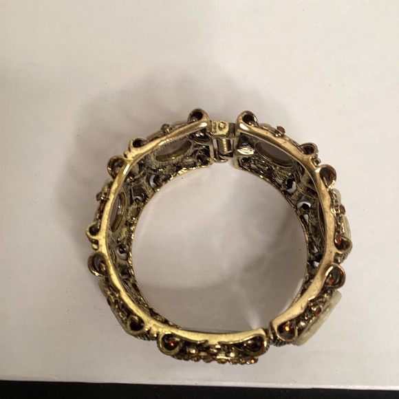 OPC Large Victorian Rev carved cameo watch cuff women’s watch - Picture 6 of 7